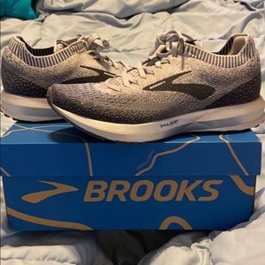 Brooks Levitate 2